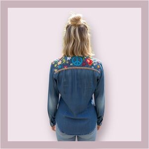 La Troupe Denim Floral Embroidered Snap Button Long Sleeve Shirt Size L